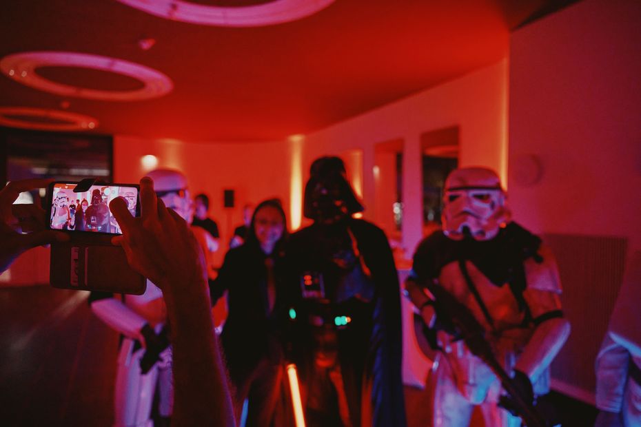 No way was too far for our numerous guests. Here are a few visitors from a very distant Galaxy. Image: TOPTICA / philippthurmaier.de